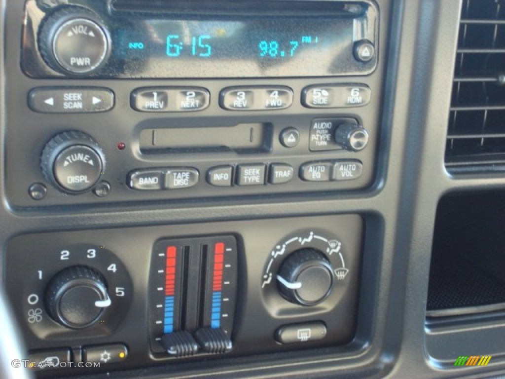 2004 Chevrolet Tahoe LS 4x4 Audio System Photo #53205710