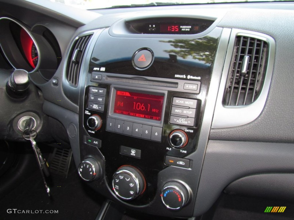 2010 Kia Forte Koup SX Controls Photo #53208692