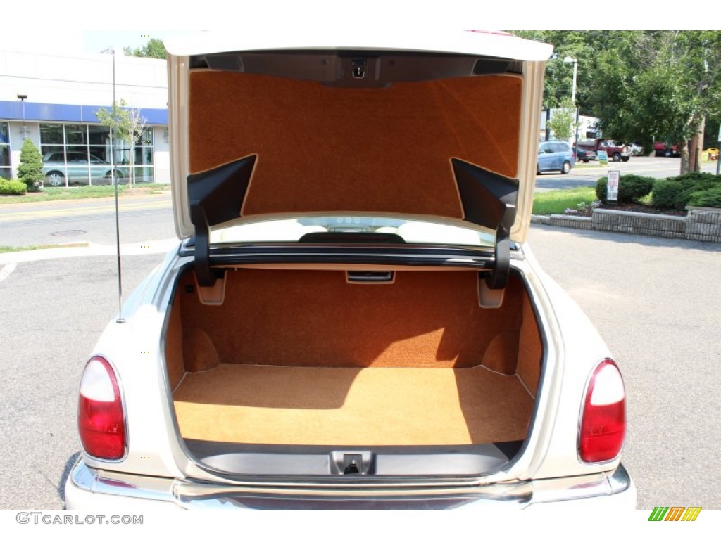 2004 Bentley Arnage R Trunk Photos