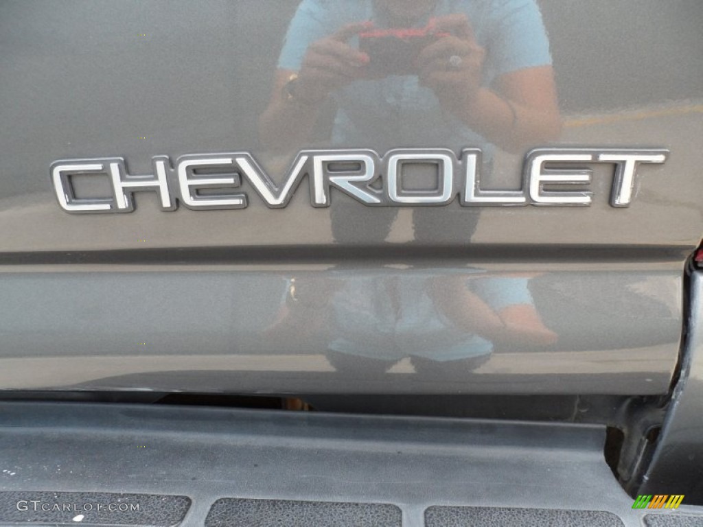 2002 Chevrolet Silverado 2500 LS Crew Cab 4x4 Marks and Logos Photo #53217776