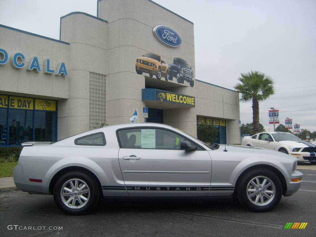 2008 Mustang V6 Premium Coupe - Brilliant Silver Metallic / Light Graphite photo #2