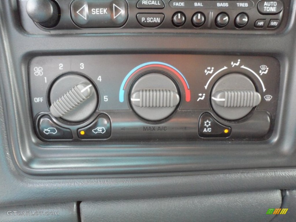 2002 Chevrolet Silverado 2500 LS Crew Cab 4x4 Controls Photo #53218112