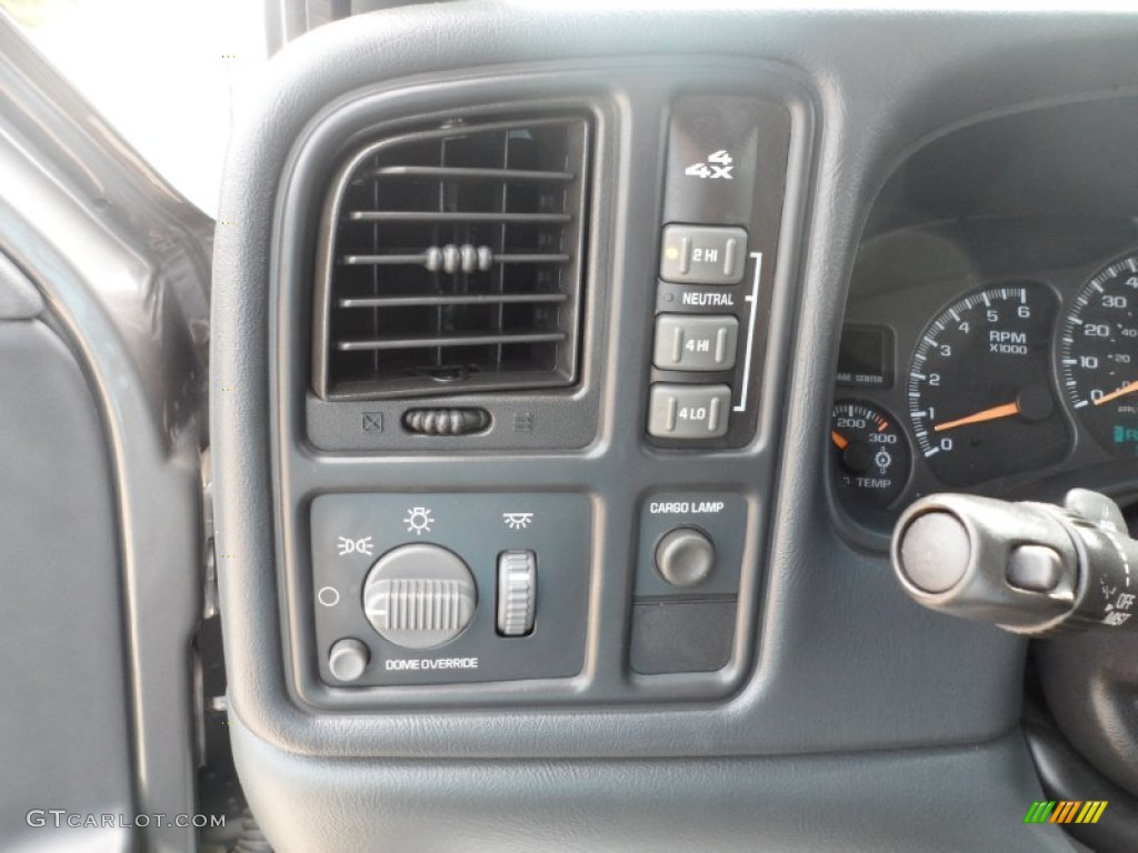 2002 Chevrolet Silverado 2500 LS Crew Cab 4x4 Controls Photo #53218184