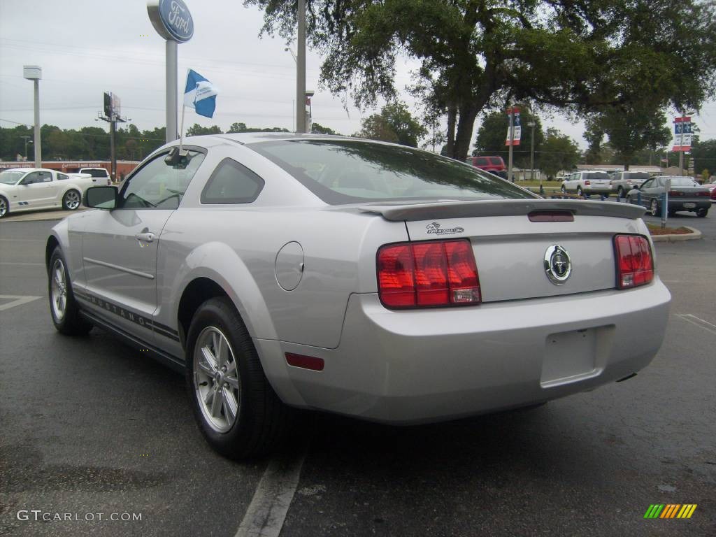 2008 Mustang V6 Premium Coupe - Brilliant Silver Metallic / Light Graphite photo #5