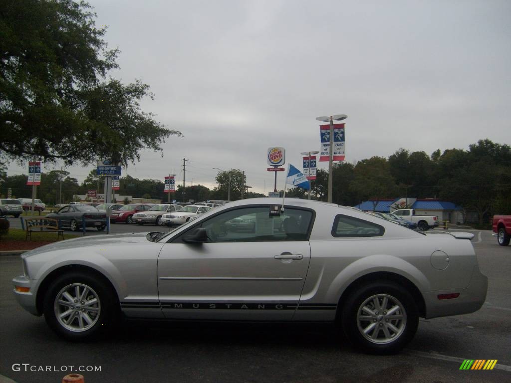 2008 Mustang V6 Premium Coupe - Brilliant Silver Metallic / Light Graphite photo #6