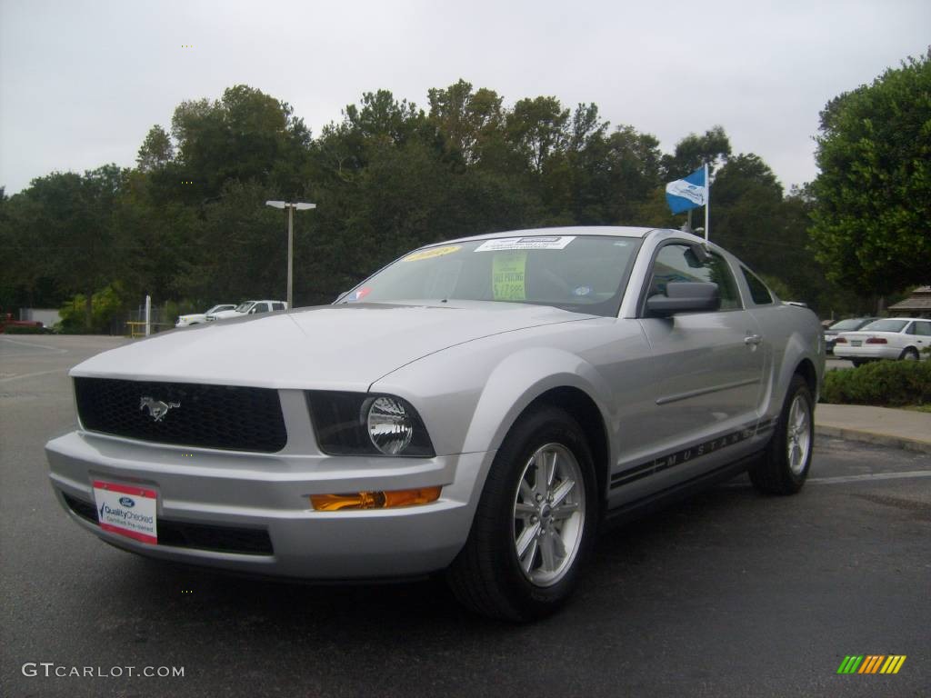 2008 Mustang V6 Premium Coupe - Brilliant Silver Metallic / Light Graphite photo #7