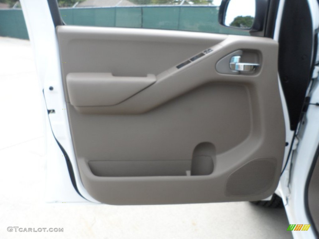 2008 Nissan Frontier SE Crew Cab Door Panel Photos
