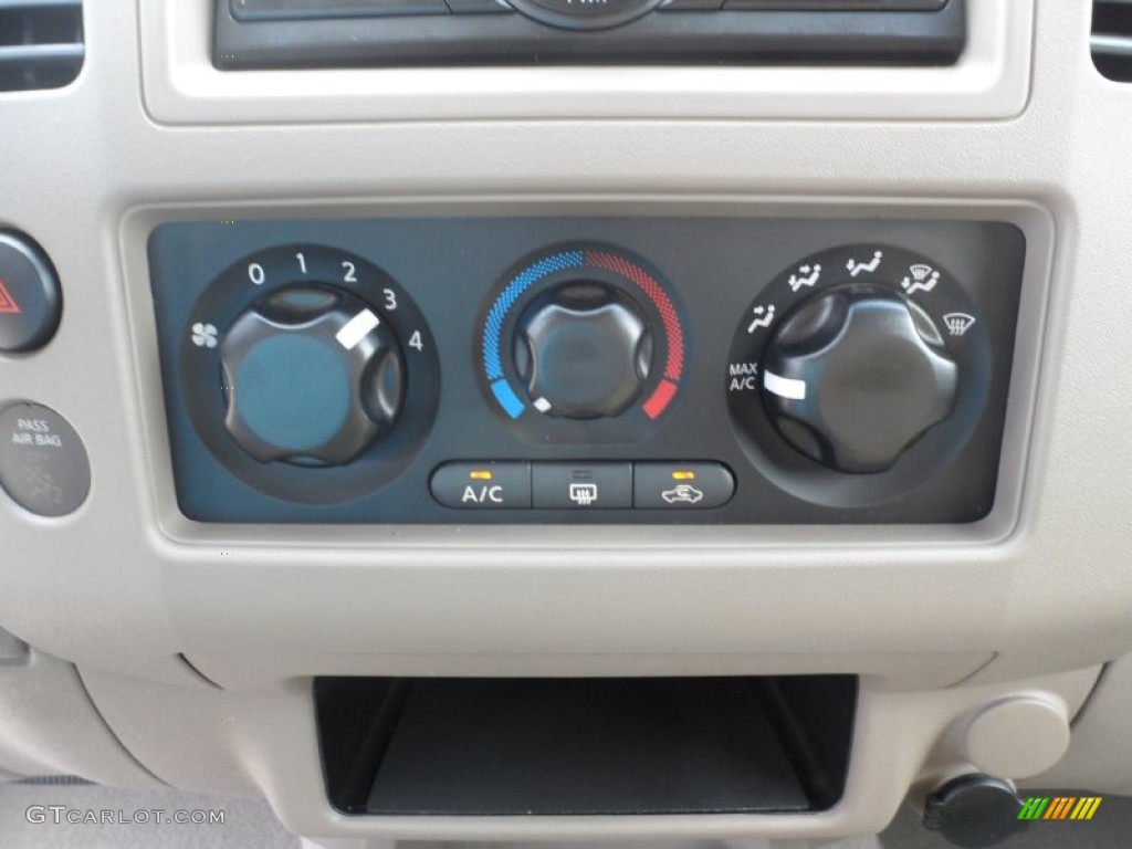 2008 Nissan Frontier SE Crew Cab Controls Photo #53220683