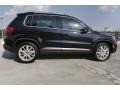 Deep Black Metallic - Tiguan SE Photo No. 6