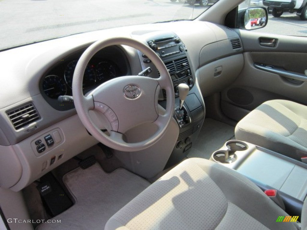 2010 Toyota Sienna LE AWD Dashboard Photos