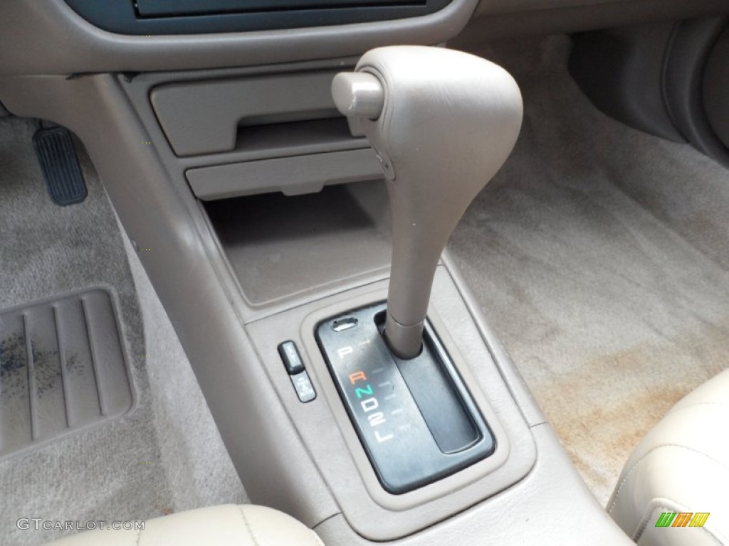 1996 Toyota Camry LE Sedan Transmission Photos
