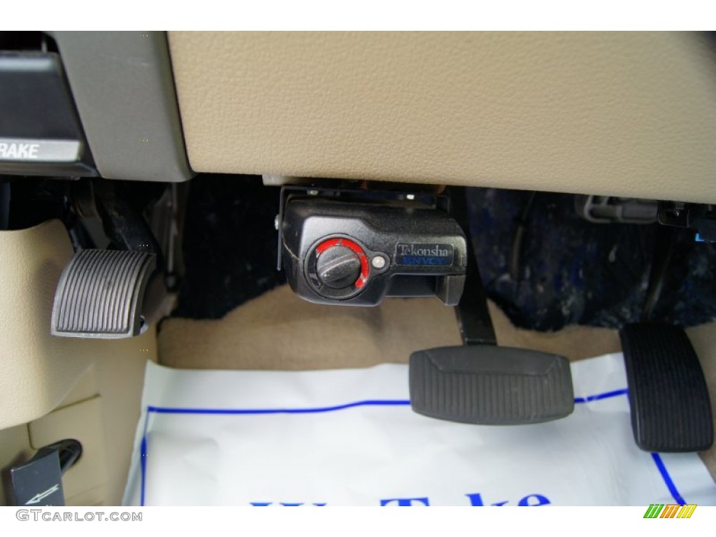 2005 F150 Lariat SuperCab 4x4 - Oxford White / Tan photo #40