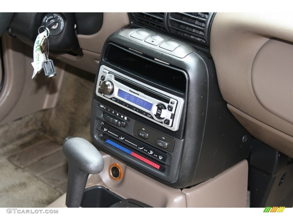 1999 Saturn S Series SC1 Coupe Controls Photo #53227815