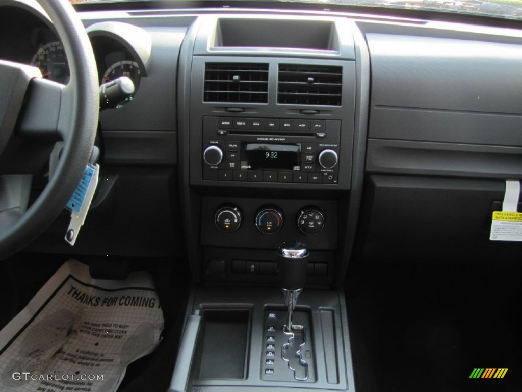 2011 Nitro Heat - Bright Silver Metallic / Dark Slate Gray photo #9