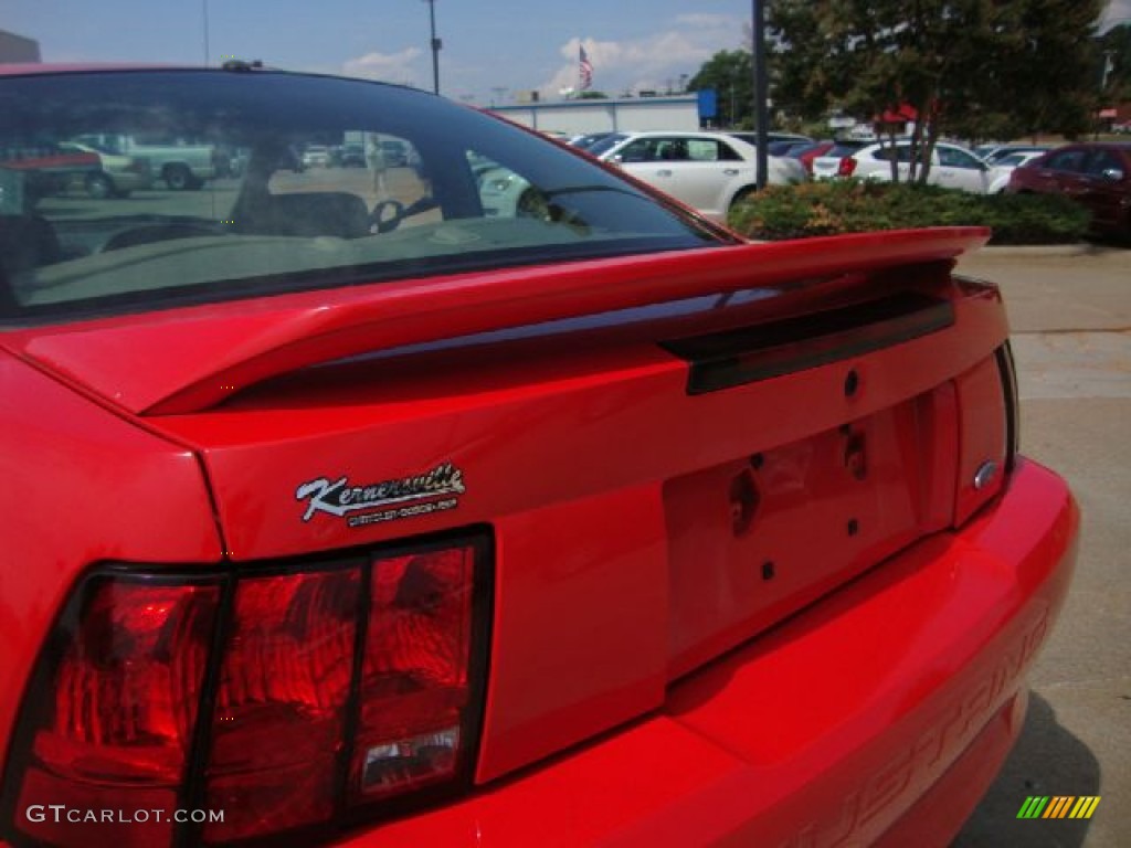 2000 Mustang V6 Coupe - Performance Red / Medium Parchment photo #33
