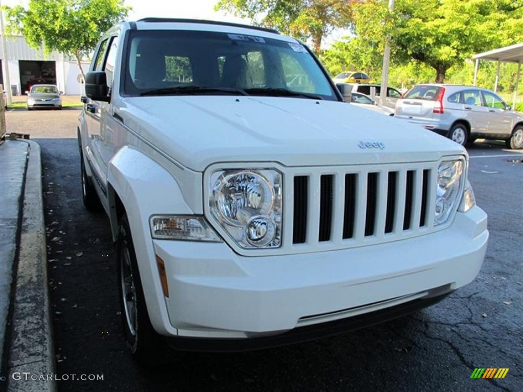 Stone White Jeep Liberty