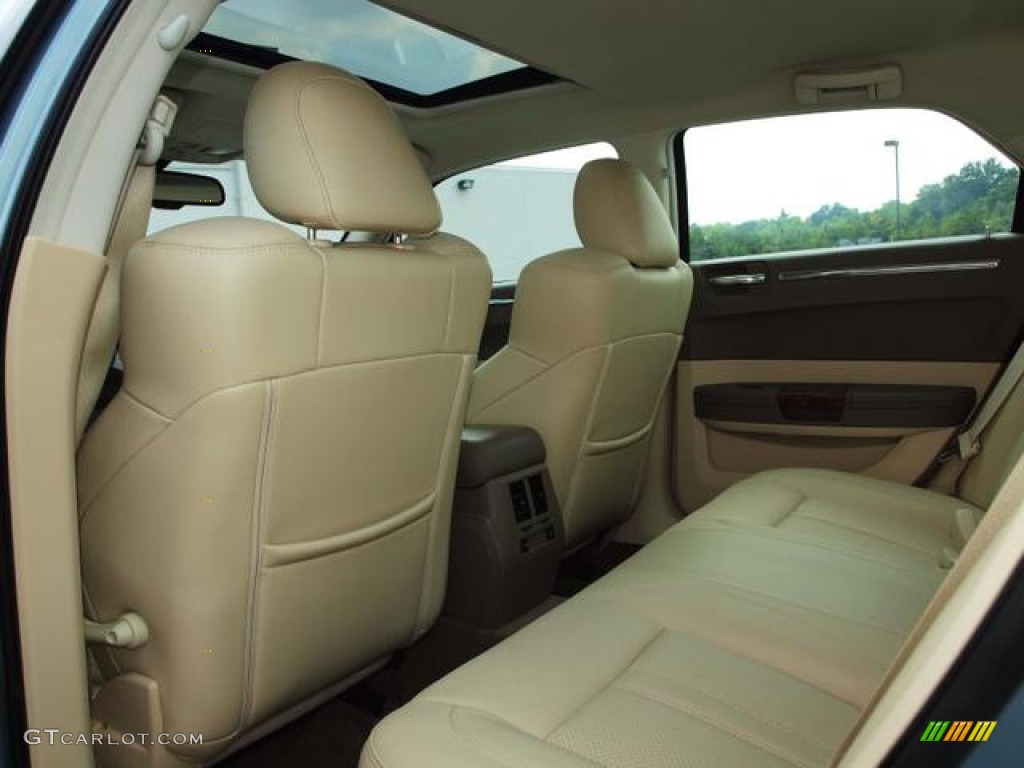 Medium Pebble Beige/Cream Interior 2009 Chrysler 300 C HEMI Photo #53236674