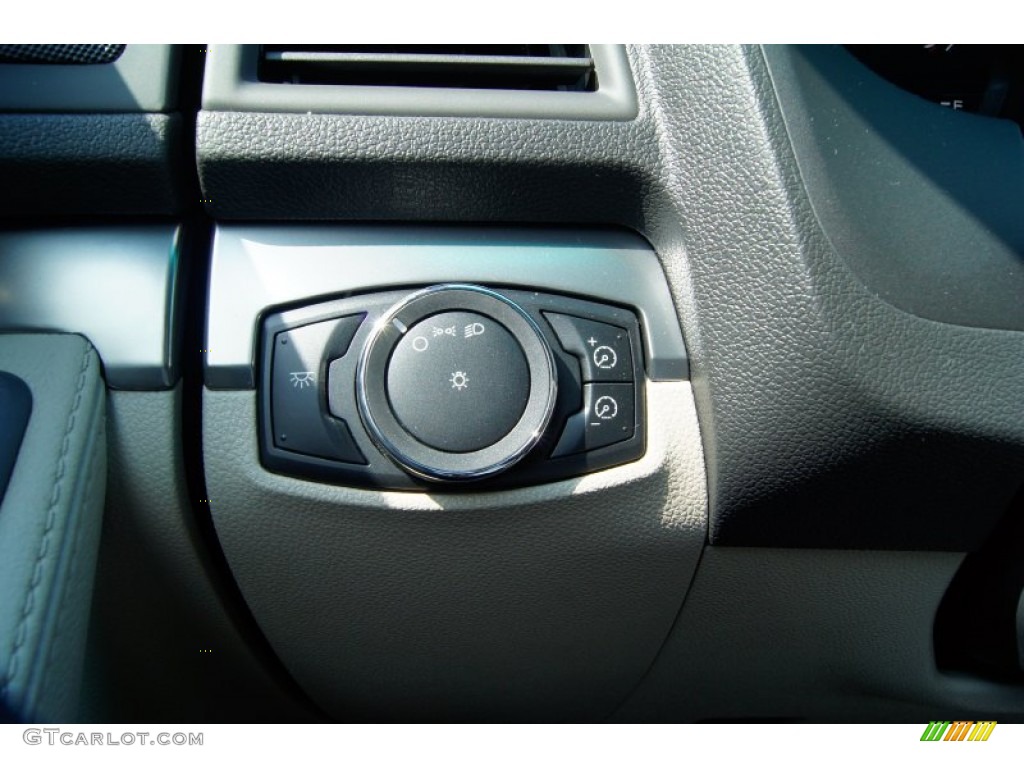 2012 Ford Explorer FWD Controls Photo #53238222