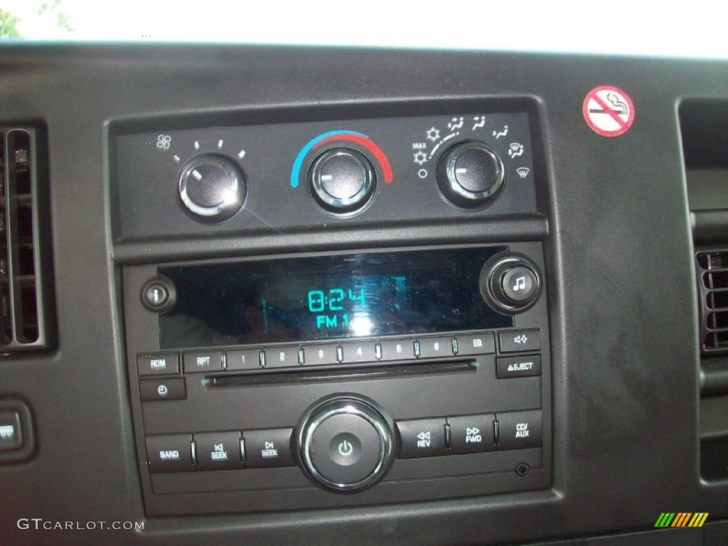 2011 Chevrolet Express LT 3500 Extended Passenger Van Controls Photo #53238417