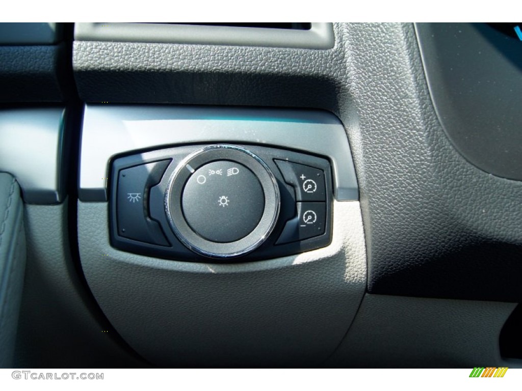 2012 Ford Explorer FWD Controls Photo #53238618