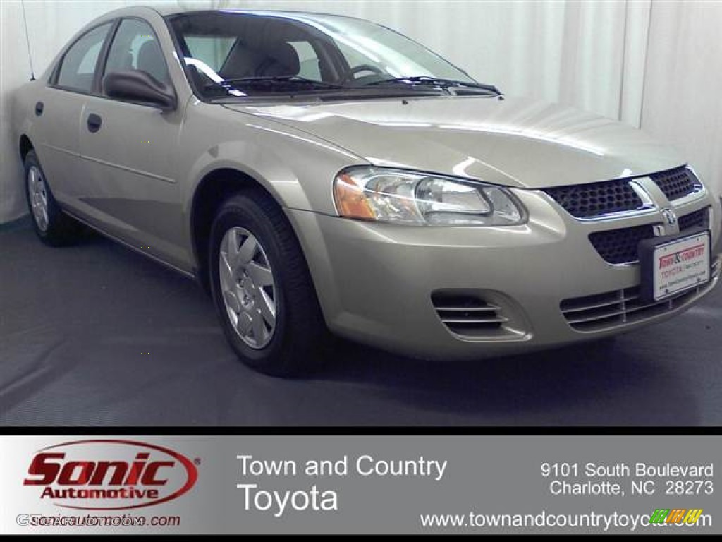 2004 Stratus SE Sedan - Light Almond Pearl Metallic / Dark Slate Gray photo #1