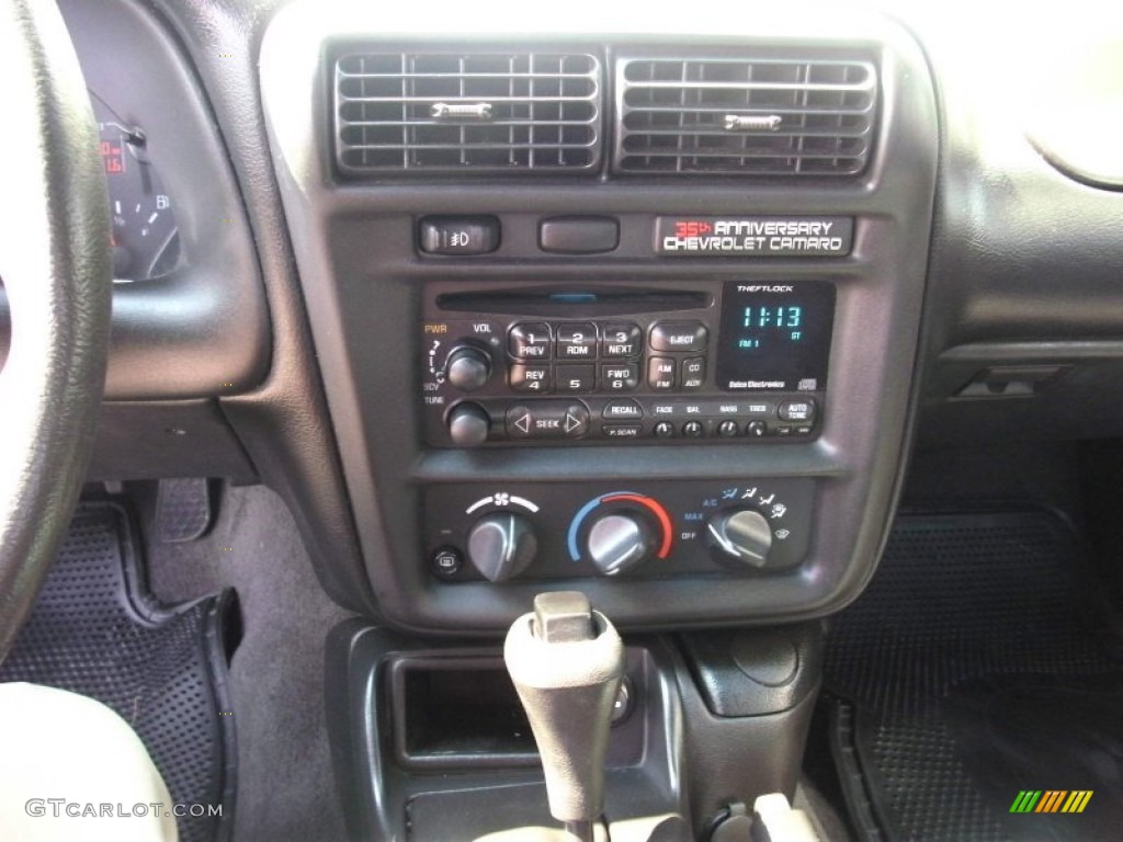 2002 Chevrolet Camaro Coupe Audio System Photo #53249941