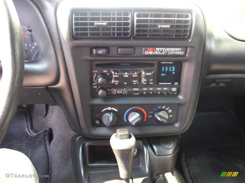 2002 Camaro Coupe - Onyx Black / Medium Gray photo #14