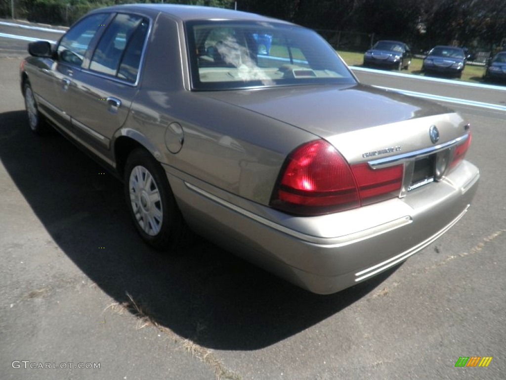 2004 Grand Marquis GS - Arizona Beige Metallic / Medium Parchment photo #4
