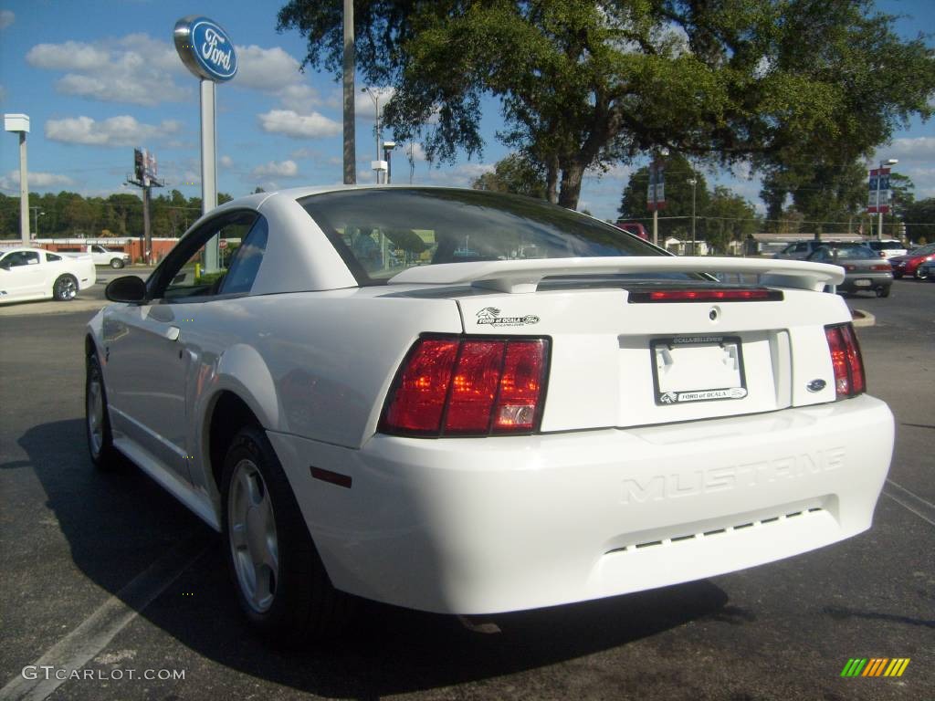 2002 Mustang V6 Coupe - Oxford White / Medium Parchment photo #5