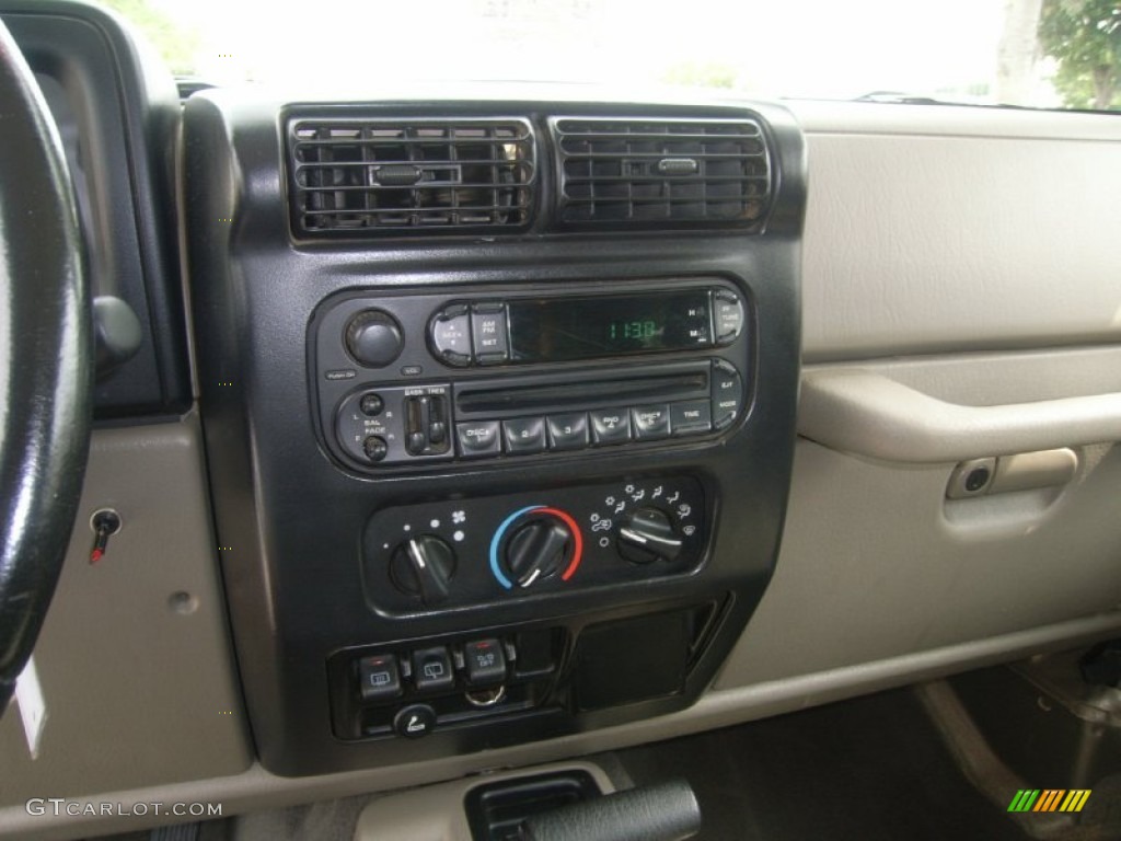 2004 Wrangler Sahara 4x4 - Light Khaki Metallic / Khaki photo #18