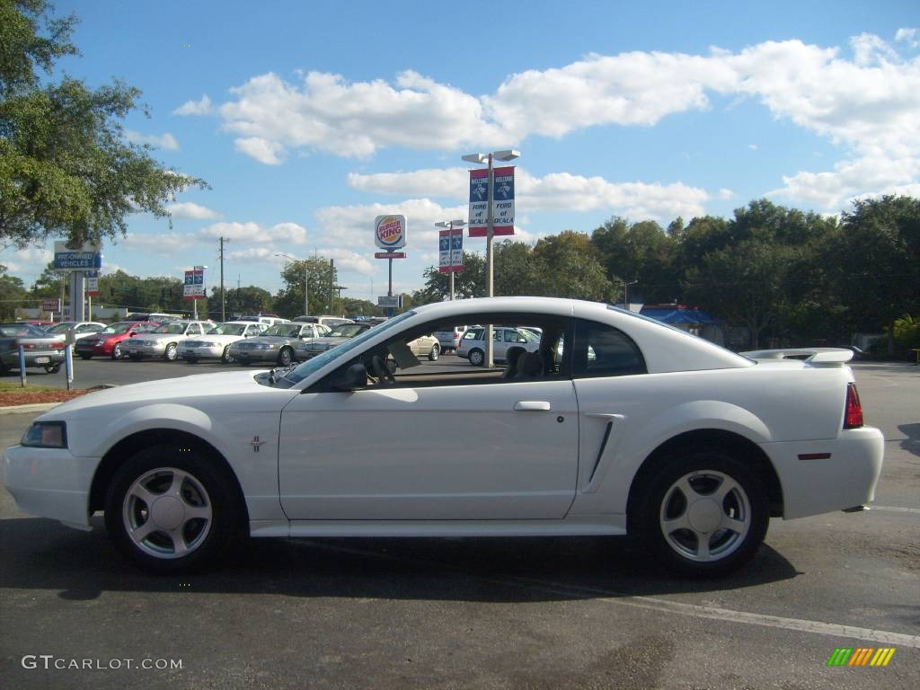 2002 Mustang V6 Coupe - Oxford White / Medium Parchment photo #6