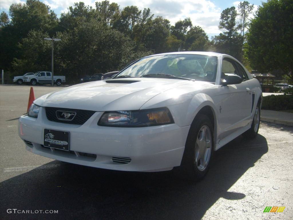 2002 Mustang V6 Coupe - Oxford White / Medium Parchment photo #7