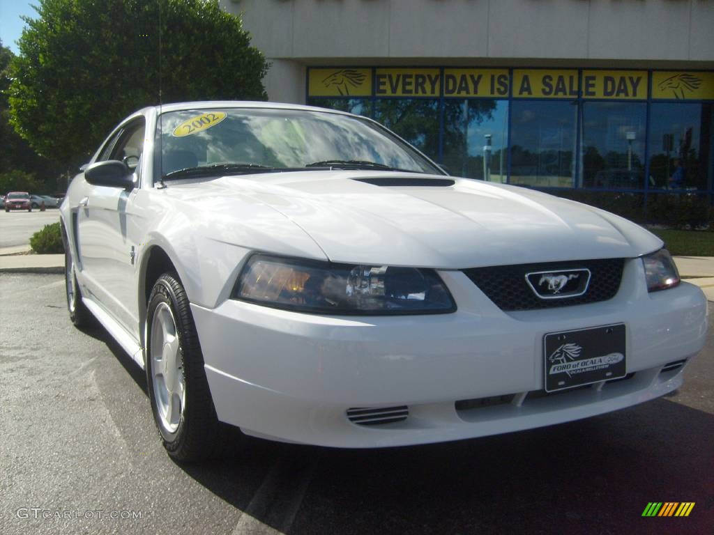 2002 Mustang V6 Coupe - Oxford White / Medium Parchment photo #9