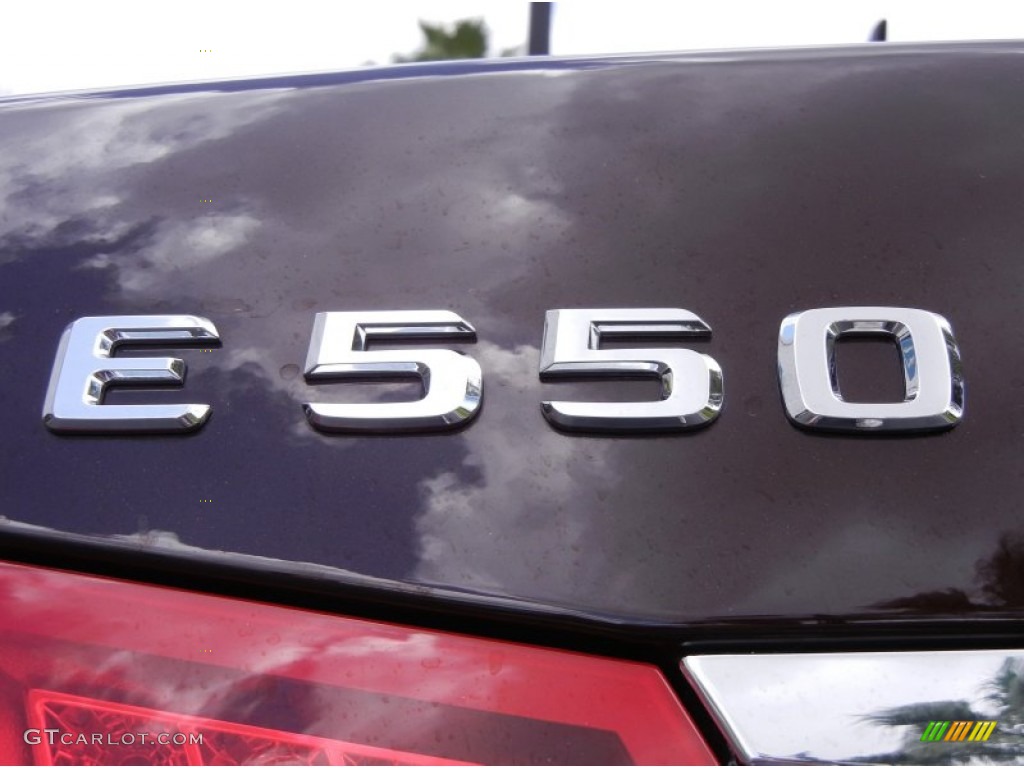 2010 Mercedes-Benz E 550 Sedan Marks and Logos Photos