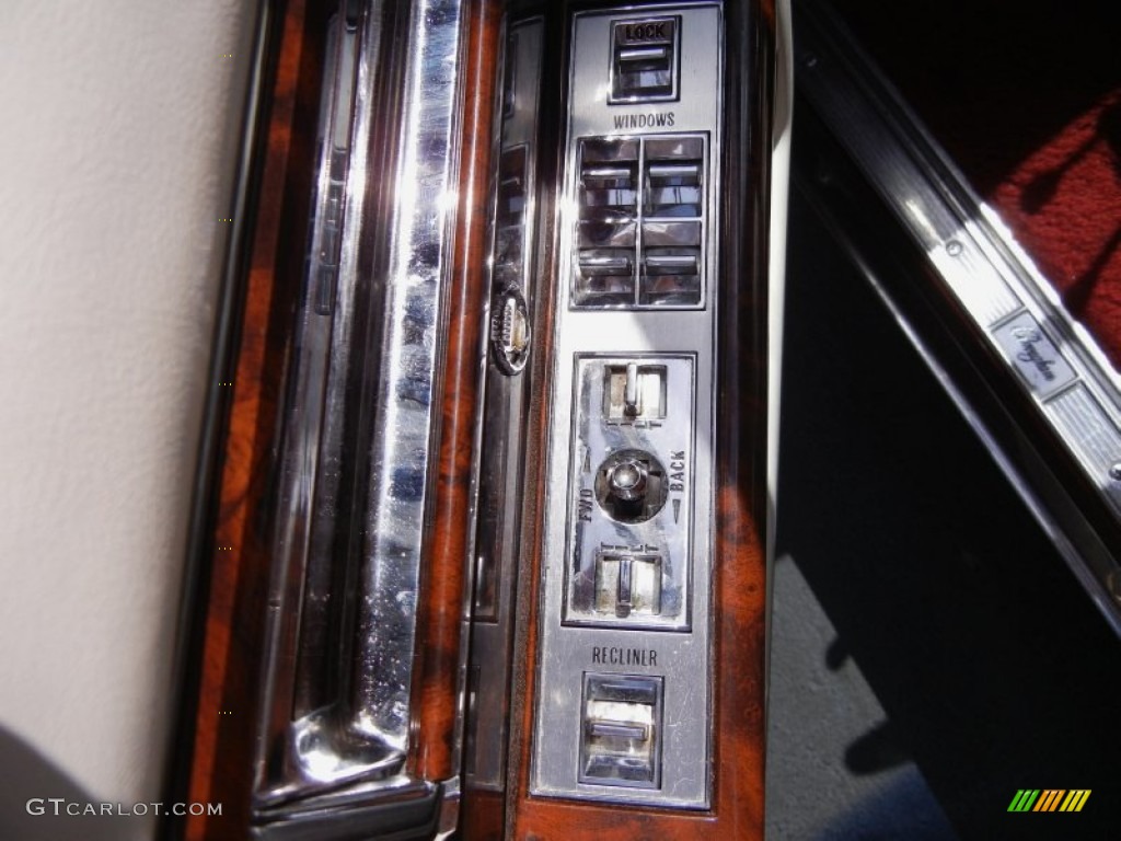 1990 Cadillac Brougham d'Elegance Controls Photo #53253322