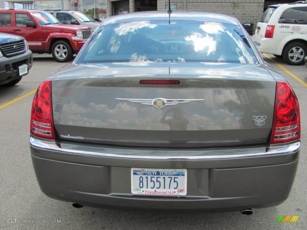 2008 300 C HEMI - Dark Titanium Metallic / Dark Slate Gray photo #17