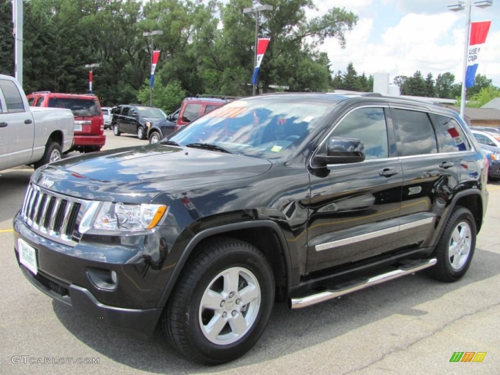 2011 Grand Cherokee Laredo 4x4 - Brilliant Black Crystal Pearl / Black photo #1