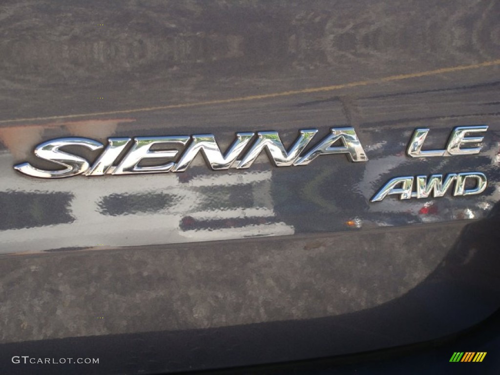 2009 Toyota Sienna LE AWD Marks and Logos Photos