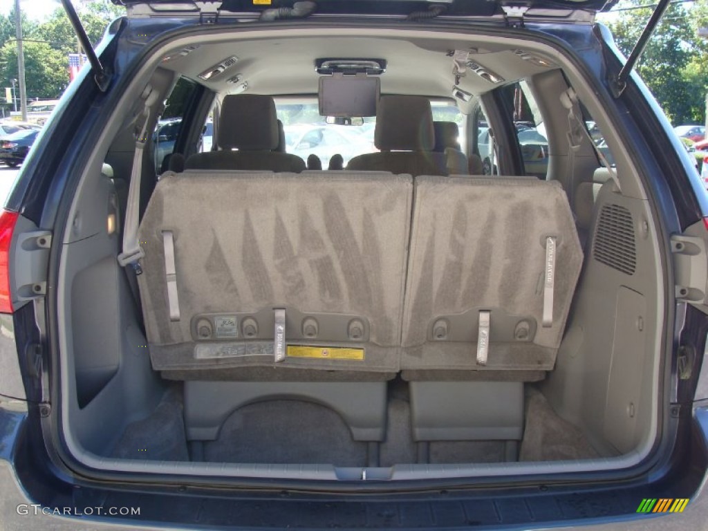 2009 Toyota Sienna LE AWD Trunk Photos