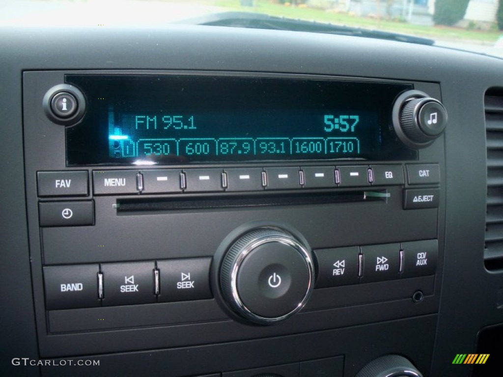 2011 Silverado 1500 Regular Cab 4x4 - Sheer Silver Metallic / Dark Titanium photo #23