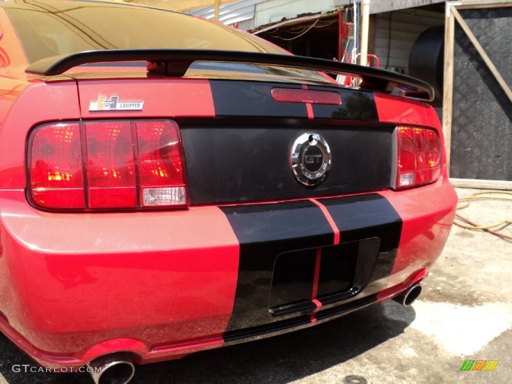 2005 Mustang GT Deluxe Coupe - Torch Red / Light Graphite photo #3