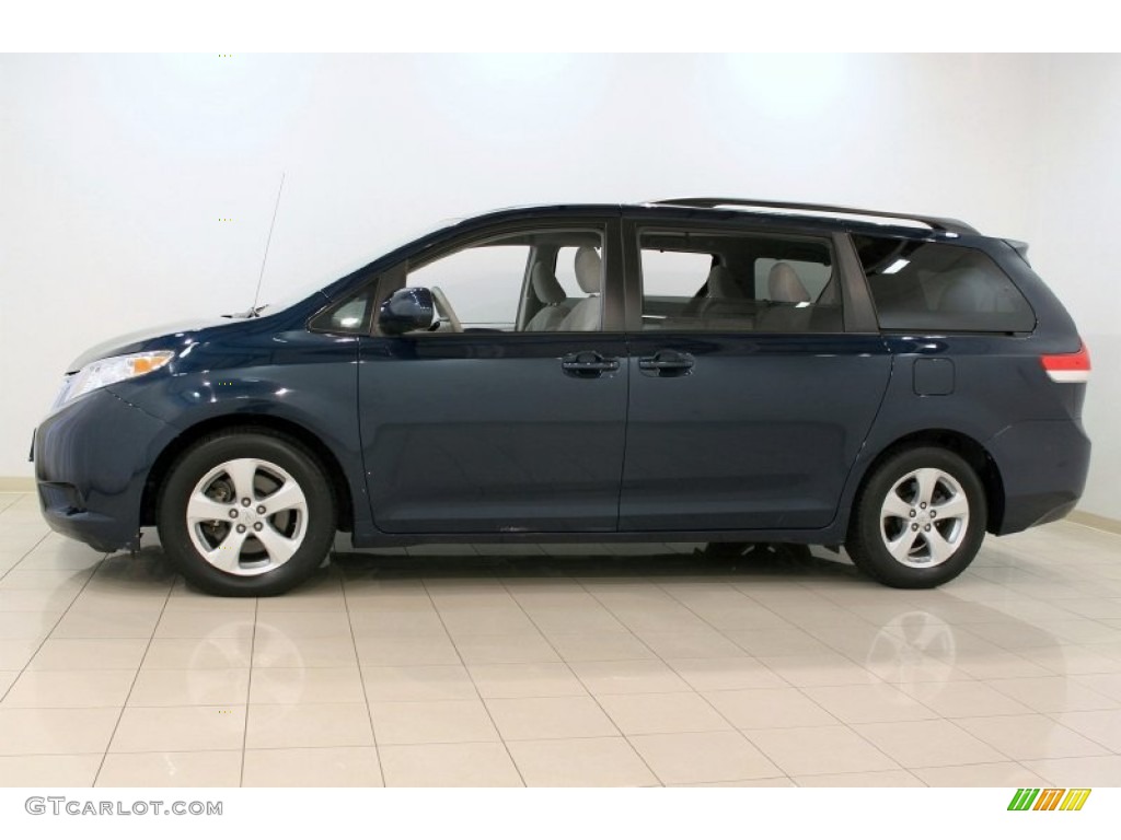 2011 Sienna LE - South Pacific Blue Pearl / Light Gray photo #4