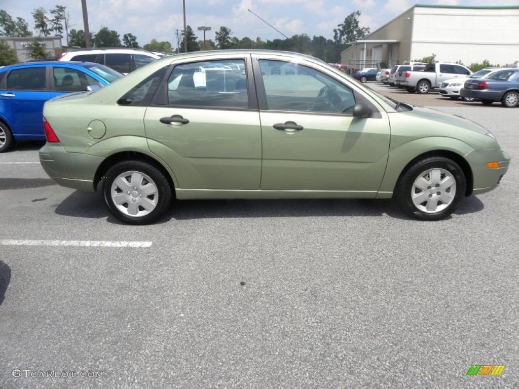 2007 Focus ZX4 SE Sedan - Kiwi Green Metallic / Charcoal/Light Flint photo #11