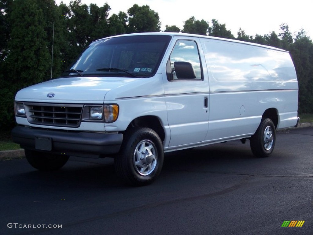 1996 E Series Van E250 Commercial Extended - Oxford White / Medium Gray photo #2