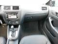 Black - Jetta SE Sedan Photo No. 15