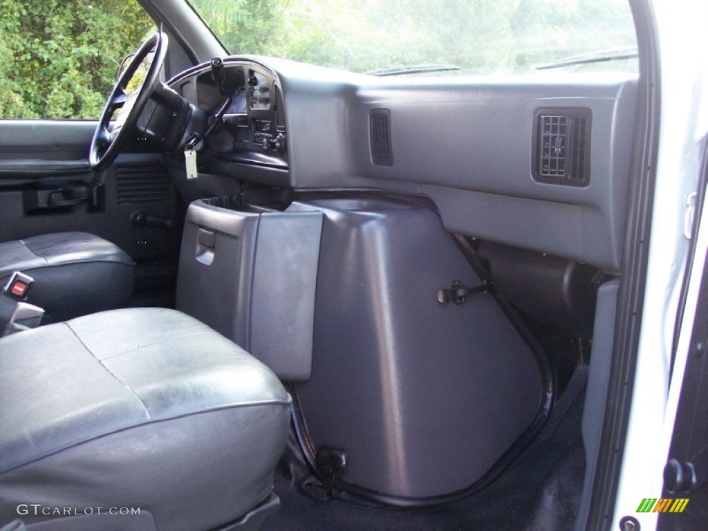 1996 E Series Van E250 Commercial Extended - Oxford White / Medium Gray photo #40