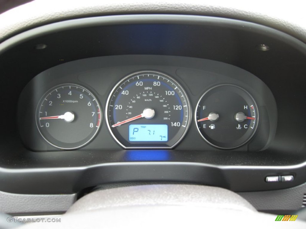 2011 Hyundai Santa Fe SE AWD Gauges Photos