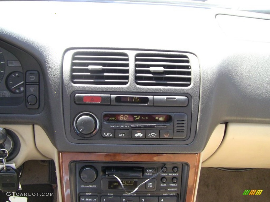 1993 Legend LS Sedan - Sirius White Pearl / Ivory photo #21