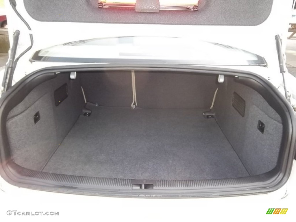 2002 Audi A6 3.0 Sedan Trunk Photos