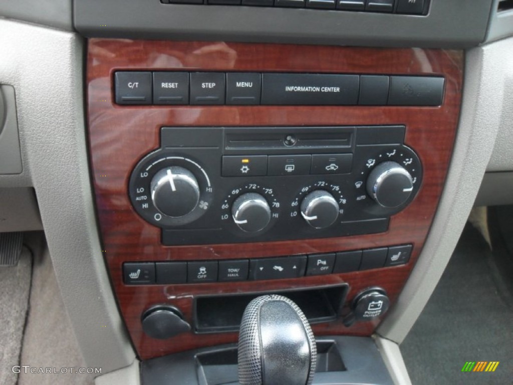 2006 Grand Cherokee Limited - Light Khaki Metallic / Dark Khaki/Light Graystone photo #11